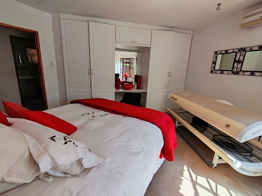 4 Bedroom Property for Sale in Van Der Hoff Park North West